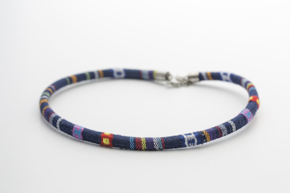 blaues Surfer Choker aus Textil mit Edelstahlverschluss