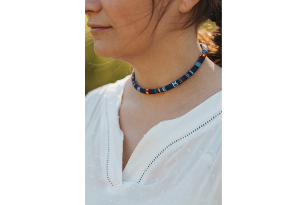 blaues Surfer Choker aus Textil mit Edelstahlverschluss